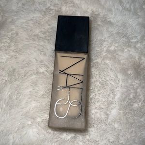 Nars All Day Luminous Weightless Foundation shade Light 3 Gobi